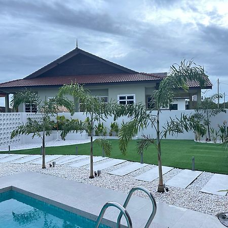 Home In Terengganu With Private Pool Kuala Terengganu Exteriér fotografie