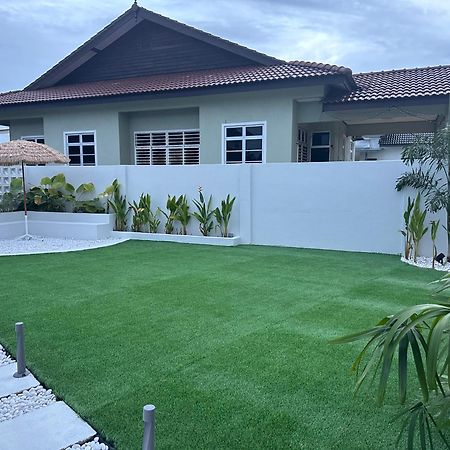 Home In Terengganu With Private Pool Kuala Terengganu Exteriér fotografie